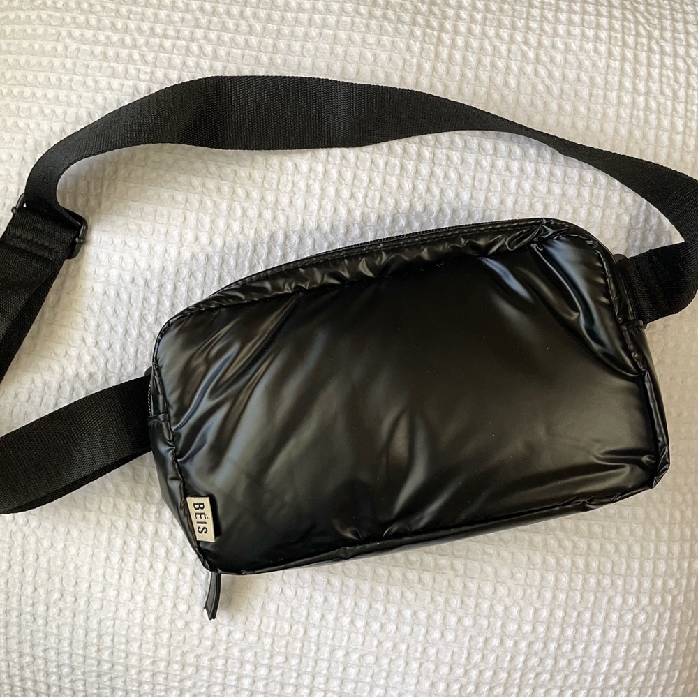 BEIS Expandable Pouch in Black